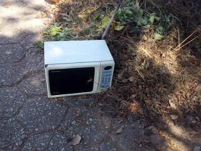 Forno de microondas na rua