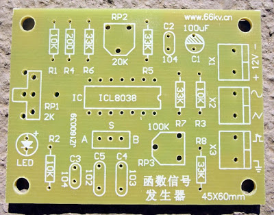 Placa do gerador de funções com o CI ICL8038