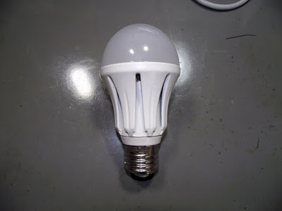Lâmpada de LED Giga Eco 9Wqewruo